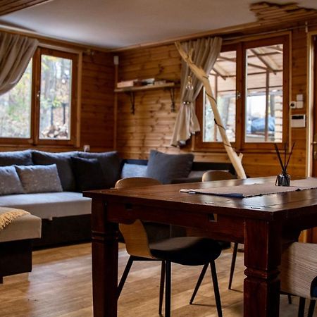 Toelgyes Menedek Apartment Noszvaj Bagian luar foto